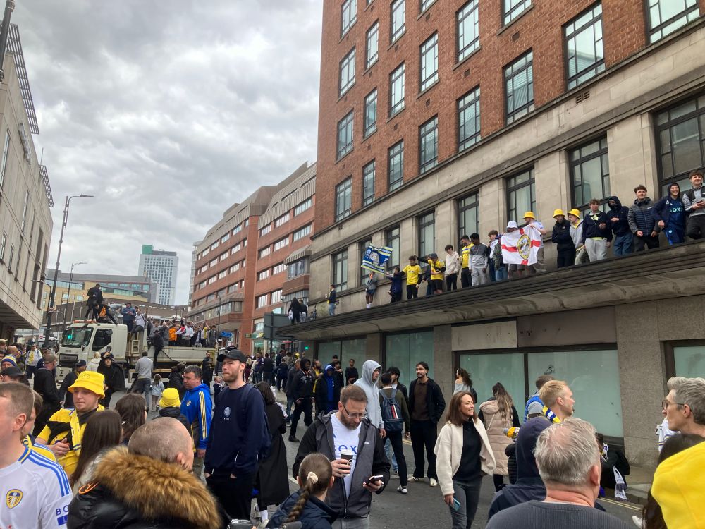 Leeds fans going f*cking mental waiting for the open top bus parade to go past