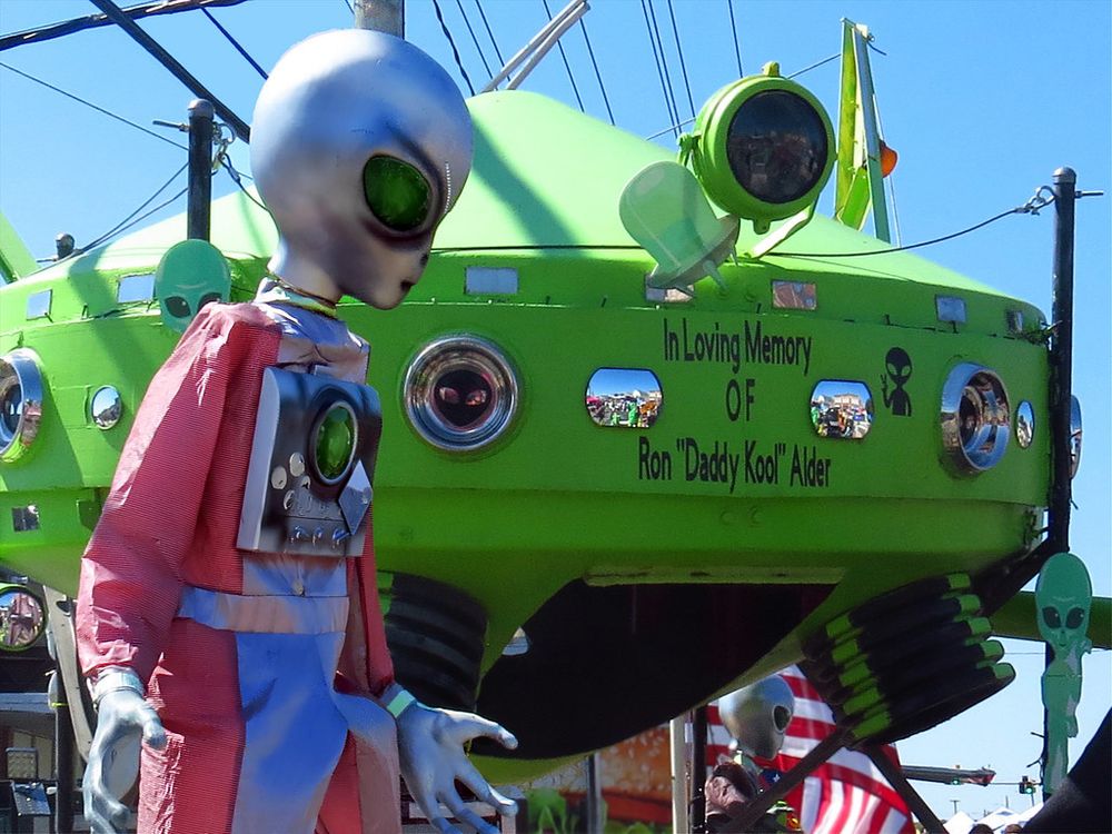 Observed at the Essex Day street festival in Baltimore County.

I wondered if Daddy Kool may have been the victim of an alien abduction.