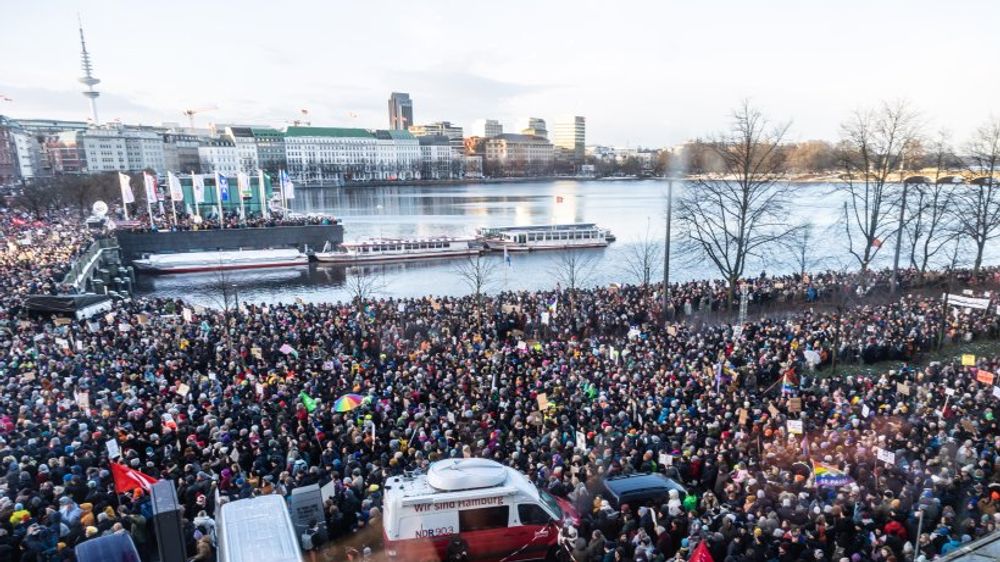 Demo in Hamburg abgebrochen: 50.000 Menschen vor Ort