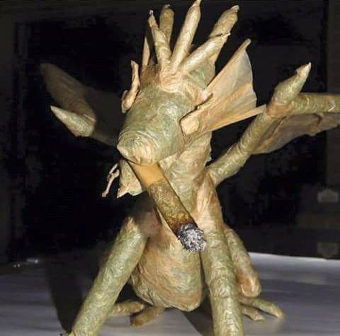 Collage en forme de dragon 