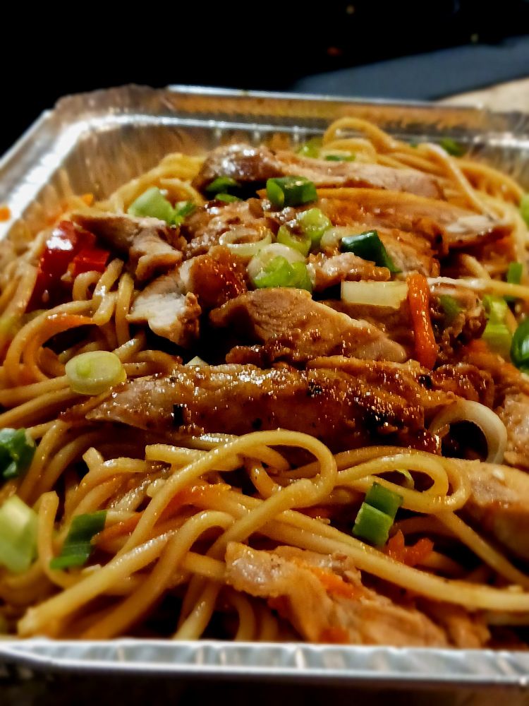 A close up view of a homemade chicken lo mein stir fry after it's been readied for travel. Look at that presentation! I'm pretty proud of how it came together.
