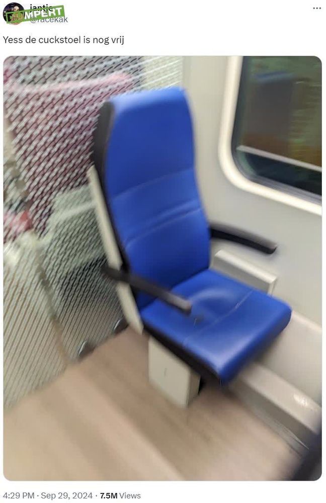 Yess de cuckstoel is nog vrij

Og så eit bilde av den stolen som sit overfor to andre på eit tog 