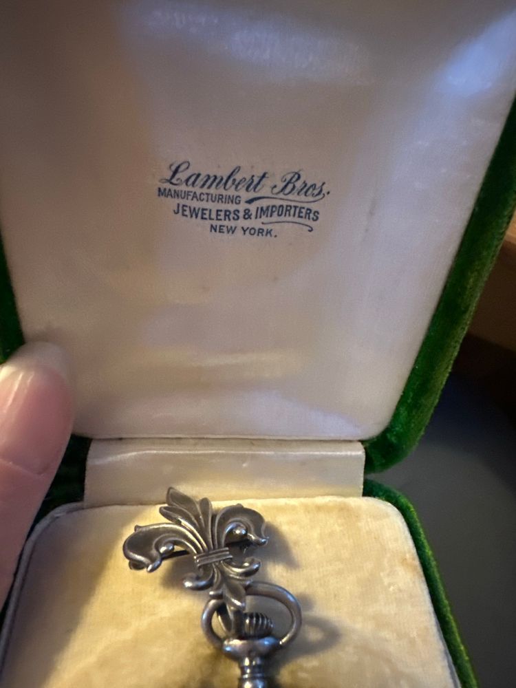 Box that has name of jeweler 