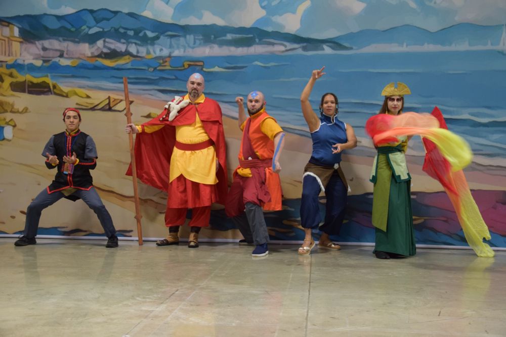 Cosplays of multiple Avatars from the Avatar series. Aang (as Kuzon), 2 Avatar Aangs, Avatar Korra, and Avatar Kyoshi