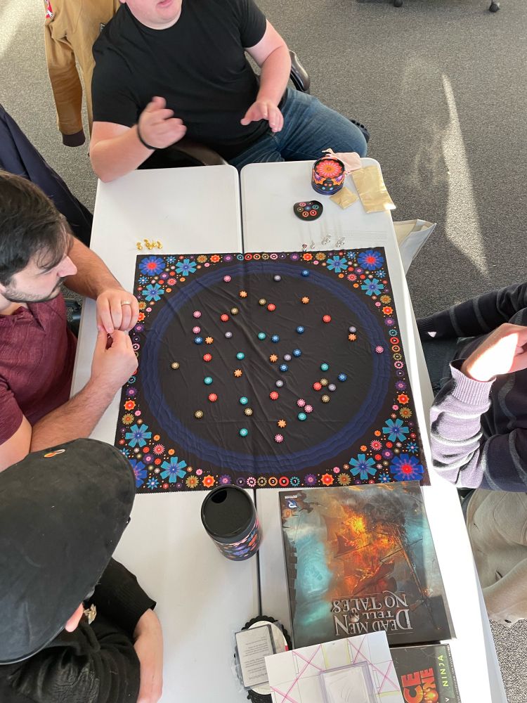 Players play Lacuna.