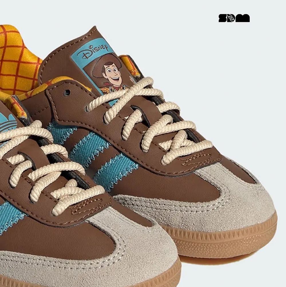 Tênis da Adidas em parceria com a Pixar com tema do personagen Woody do desenho "Toy Story".