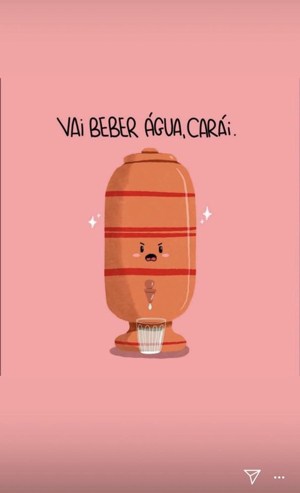 Ilustração de um filtro de barro com olhos e boca. O fundo da imagem é rosa. Acima do filtro, há o texto "vai beber água, carái" em fonte preta. 