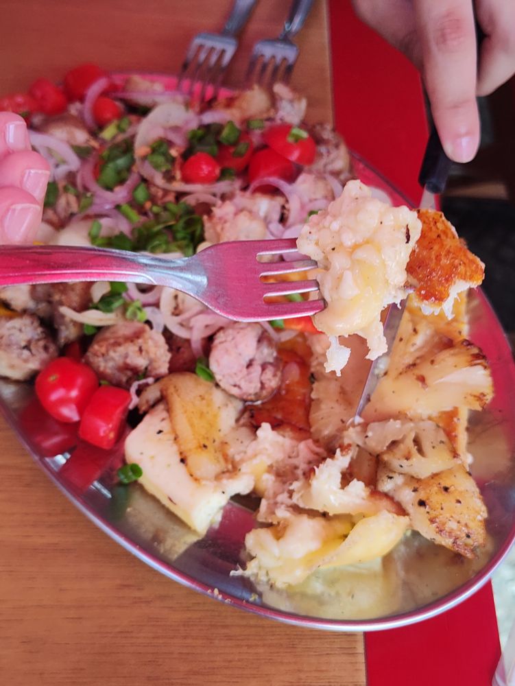 Um prato com os ingredientes que estão no post. 