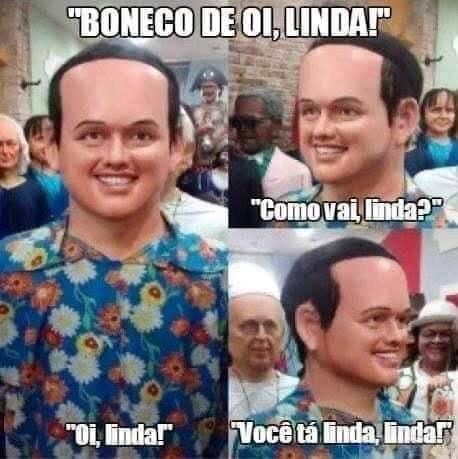 3 imagens de um boneco de Olinda com cara de otário e vestindo uma camisa azul florida. O texto na parte de cima dia "Boneco de Oi Linda".
Na primeira imagem, a legenda diz "oi linda". Na segunda, diz "como vai linda?". Na terceira, diz "você tá linda, linda!". 
