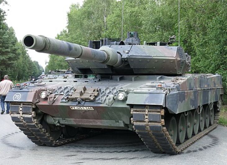 A Leopard 2A7 tank 