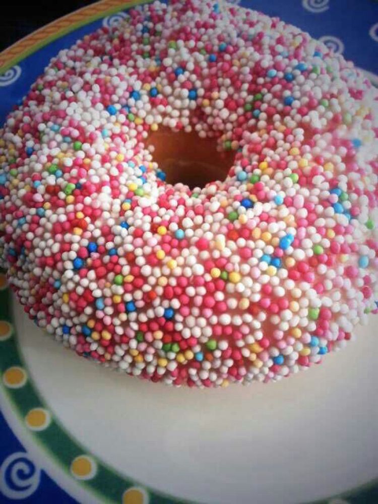 donut mit nonpareils 