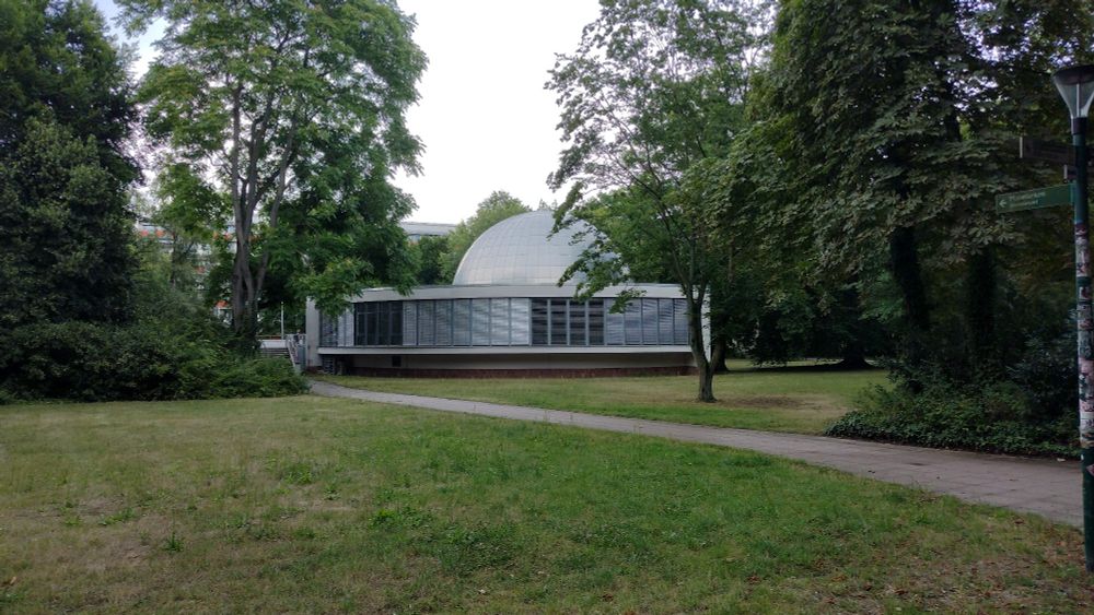 Raumfahrtplanetarium in Cottbus-Sandow, Kastanienallee neben der Spree. Das ist "mein" erstes Planetarium gewesen, irgenwann Anfang der 80ziger....