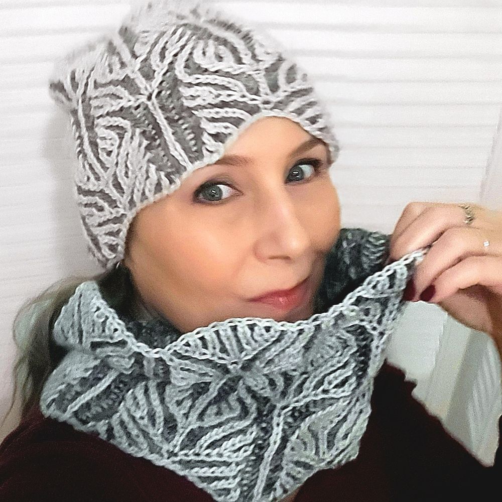 I am wearing a grey and light teal blue, 2 colour brioche knit hat and matching cowl. 