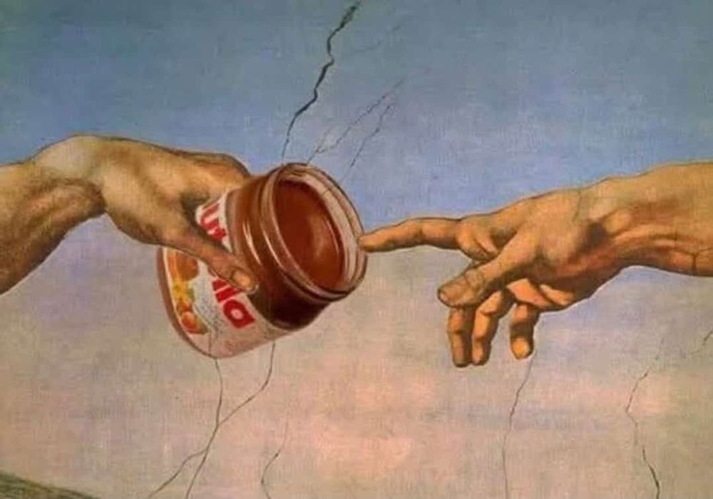 Parodie von Michelangelos „Die Erschaffung Adams“, bei der anstelle der göttlichen Berührung ein Nutella-Glas überreicht wird.