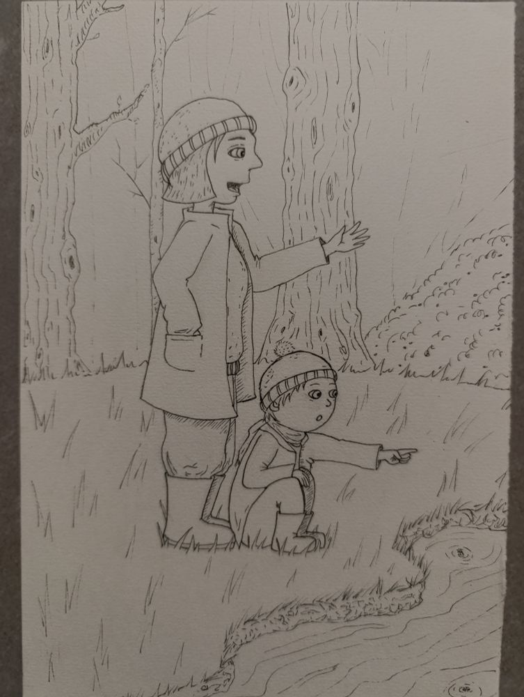 Un enfant est accroupi au bord d'une rivière et montre quelque chose au loin. Sa mère semble lui expliquer des choses sur ce qu'il montre