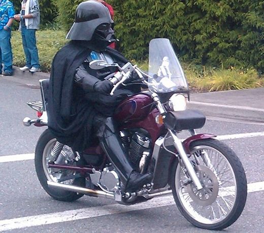 Earth Vader rising an old man motorcycle in the Windows Mobile parade