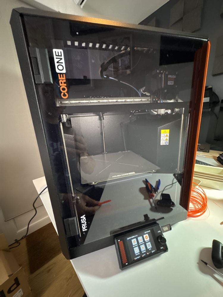Imprimante 3D Prusa Core One allumée 