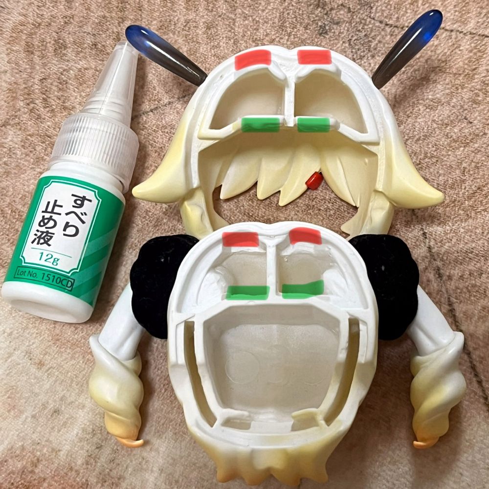 ダイソーのすべり止め液とKUKAKA虫虫カフェのヘアパーツ