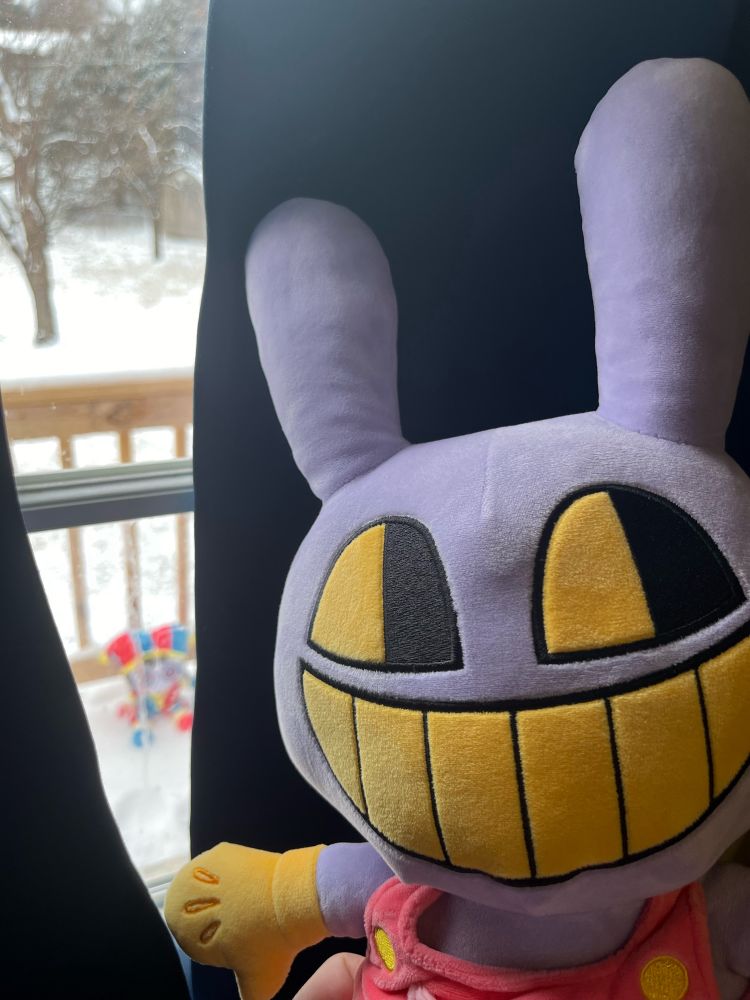 Jax giving off his shit eating grin while Pomni freezes to death