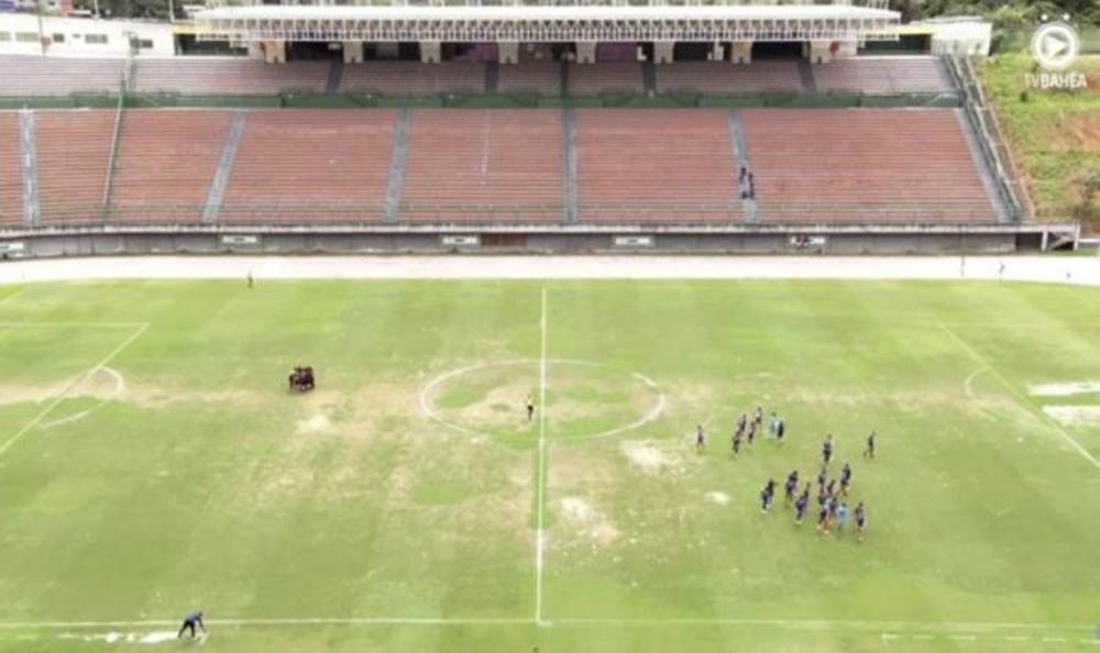 Sudesb se manifesta após críticas ao estado do gramado de Pituaçu