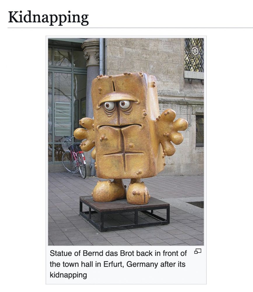 heading "kidnapping" and photo of the anthropomorphic bread statue captioned "Statue of Bernd das Brot back in front of the town hall in Erfurt, Germany after its kidnapping"
