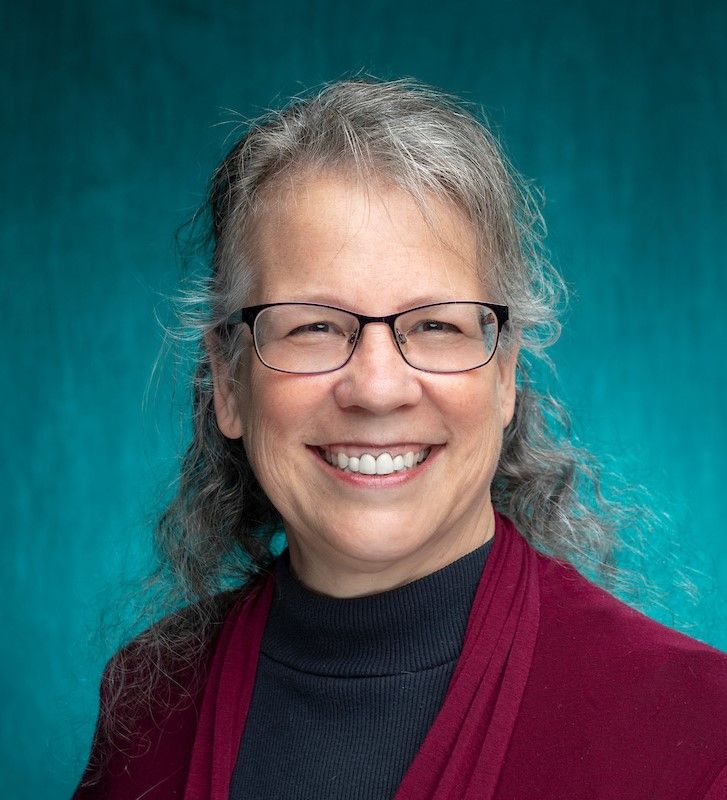 Portrait of Dr. Lori Sutter in UNCW Biology and Marine Biology.