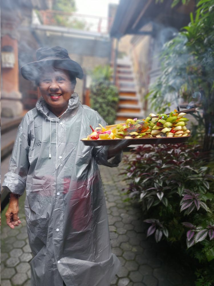 A Balinese woman, bringing Hinduist offerings in the morning