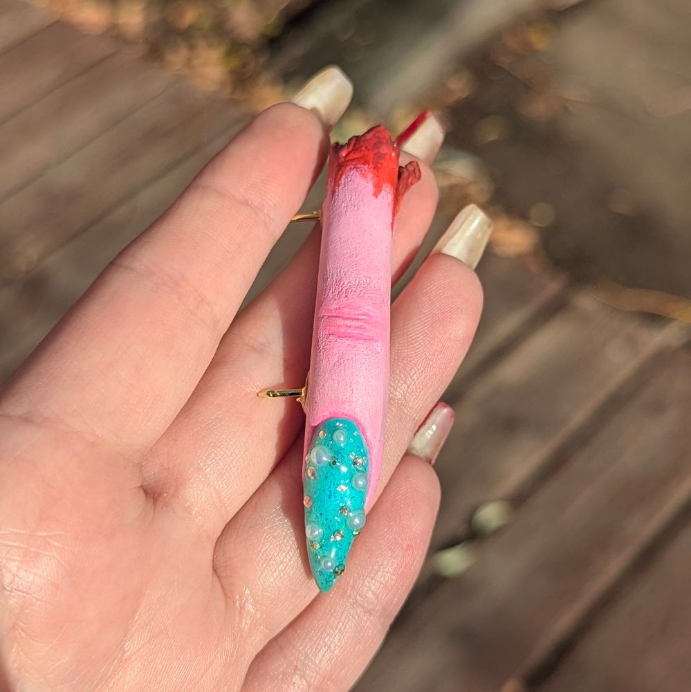 A top view of the finger/ nail