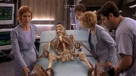 pic from the 2000 film HOLLOW MAN