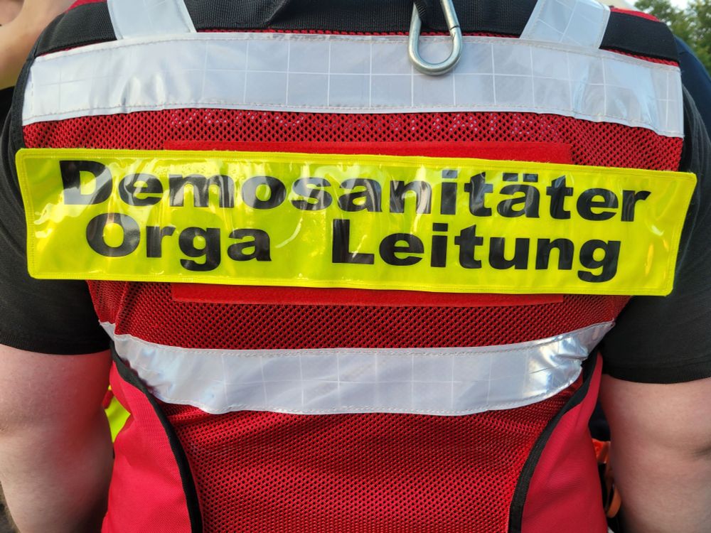 Demosanitäteruniform mit Patch "Demosanitäter Orga Leitung"