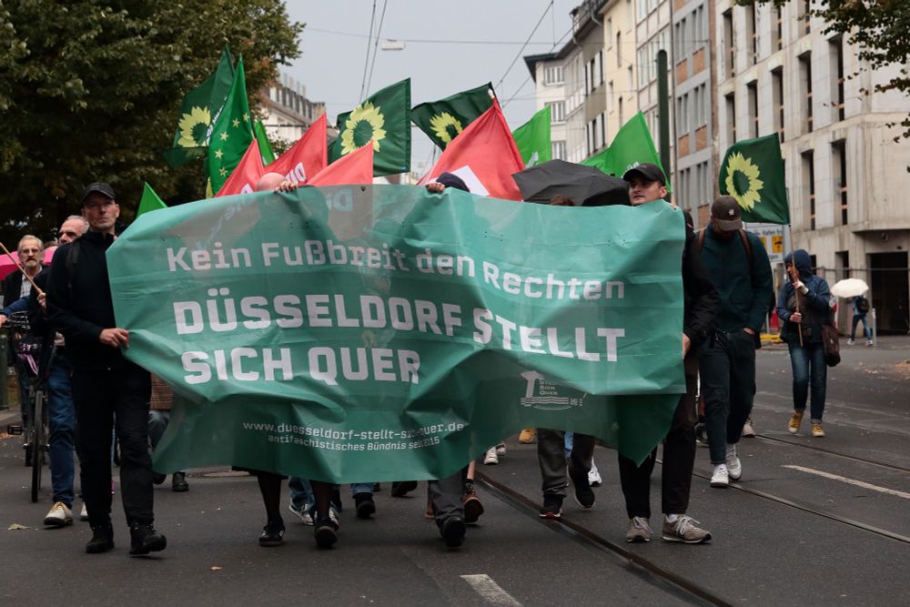 Frontbanner von dssq "Kein Fussbreit den Rechten"