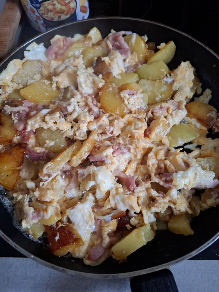 Bauernfrühstück aka gebtratene kartoffeln und ein 
