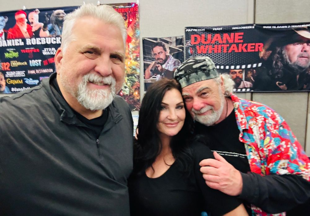 Ve Neill vampire weekend - Chat box with Sam & Duane Whitaker ~ Daniel Roebuck 