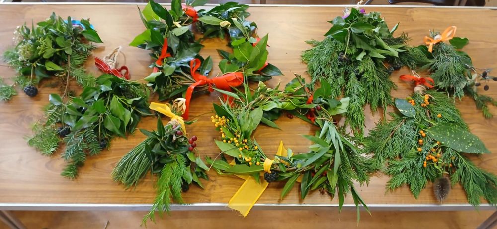 Wreaths and decorations 