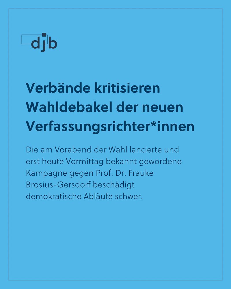 Dunkelblaue Schrift auf hellblauem Grund mit dem Text: „Verbände kritisieren Wahldebakel der neuen Verfassungsrichter*innen: Die am Vorabend der Wahl lancierte und erst heute Vormittag bekannt gewordene Kampagne gegen Frauke Brosius-Gersdorf beschädigt demokratische Abläufe schwer.“