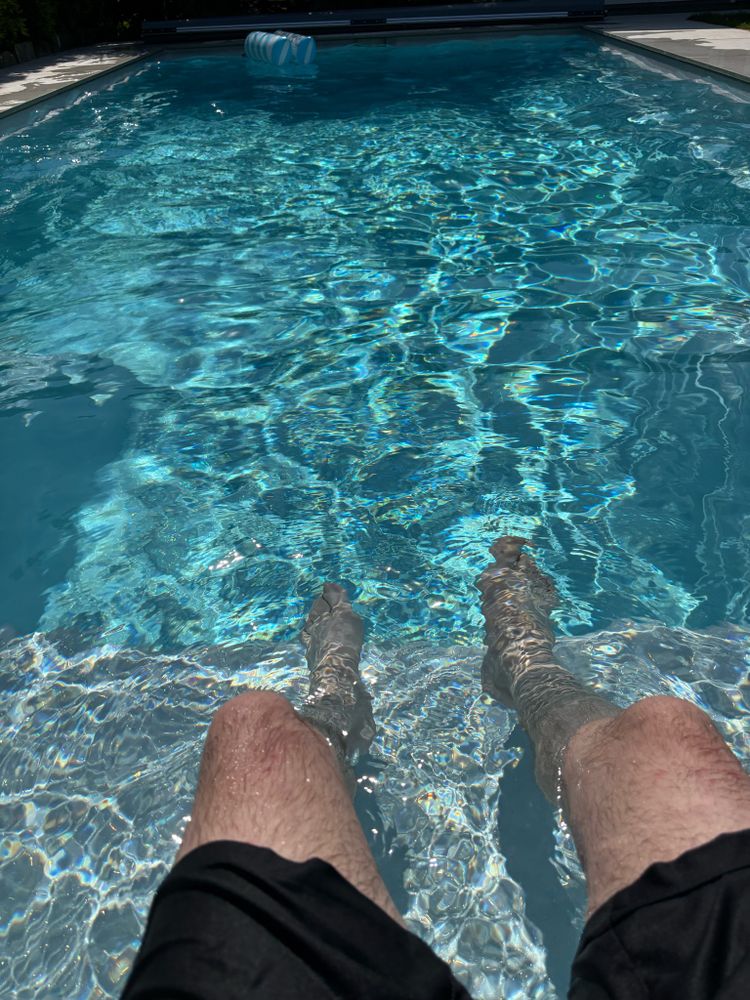 Meine Beine im Schwimmbecken