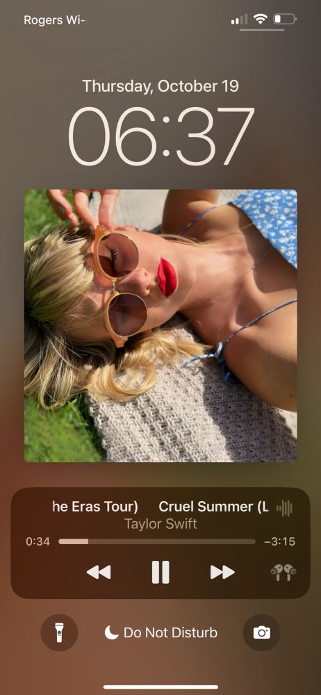 Screenshot of lockscreen showing Cruel Summer single album art from Cruel summer live at Eras tour by Taylor Swift