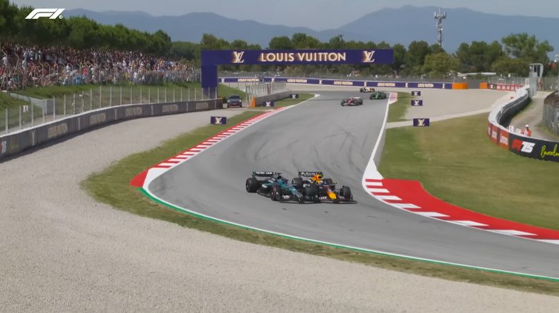 Max laisse passer Russell, mais pas vraiment... 