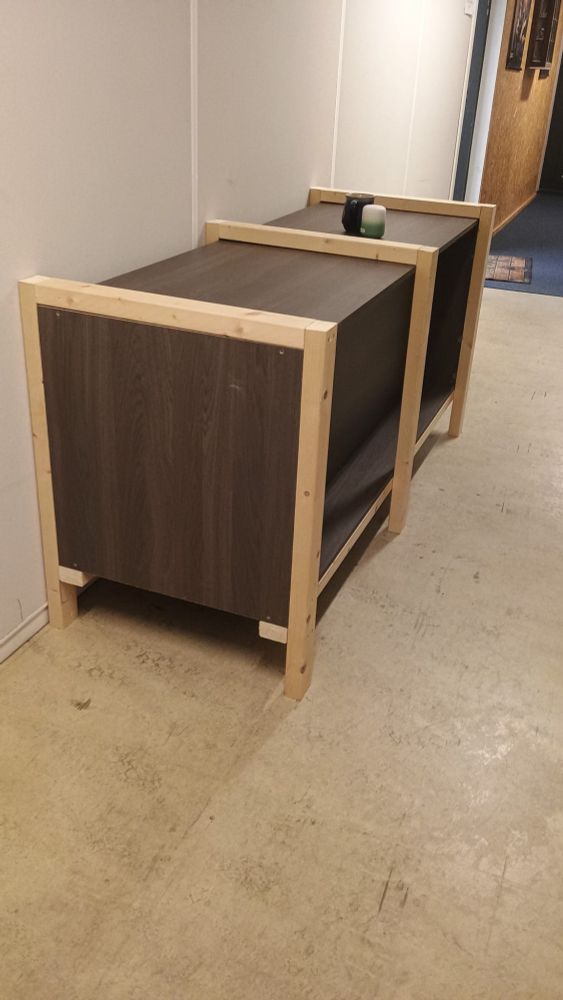 The shop counter, nearly complete. It is made of unvarnished pine and dark veneered chipboard panels.