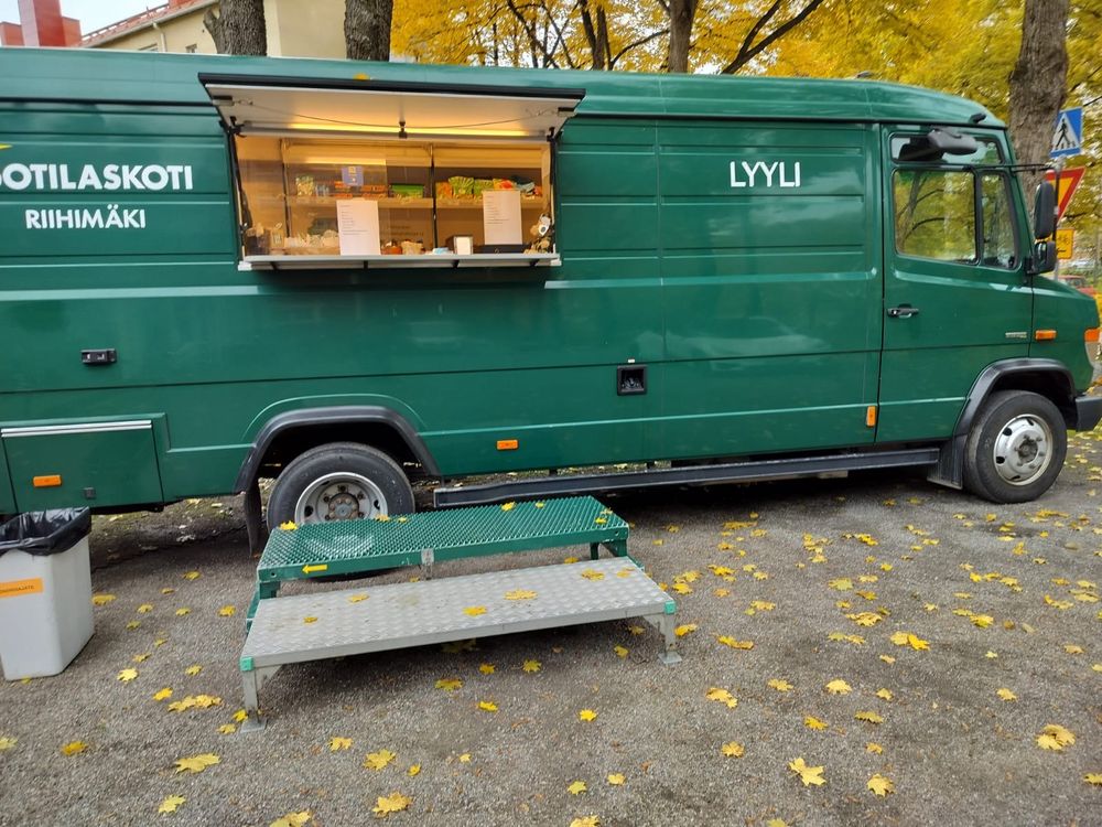 Lyyli, Riihimäen sotilaskodin myyntiauto