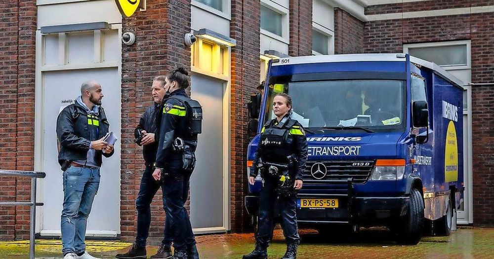 Spectaculaire geldroof waardetransport Schiedam ’was inside job’: criminelen kenden zwakke plek
bron: Telegraaf