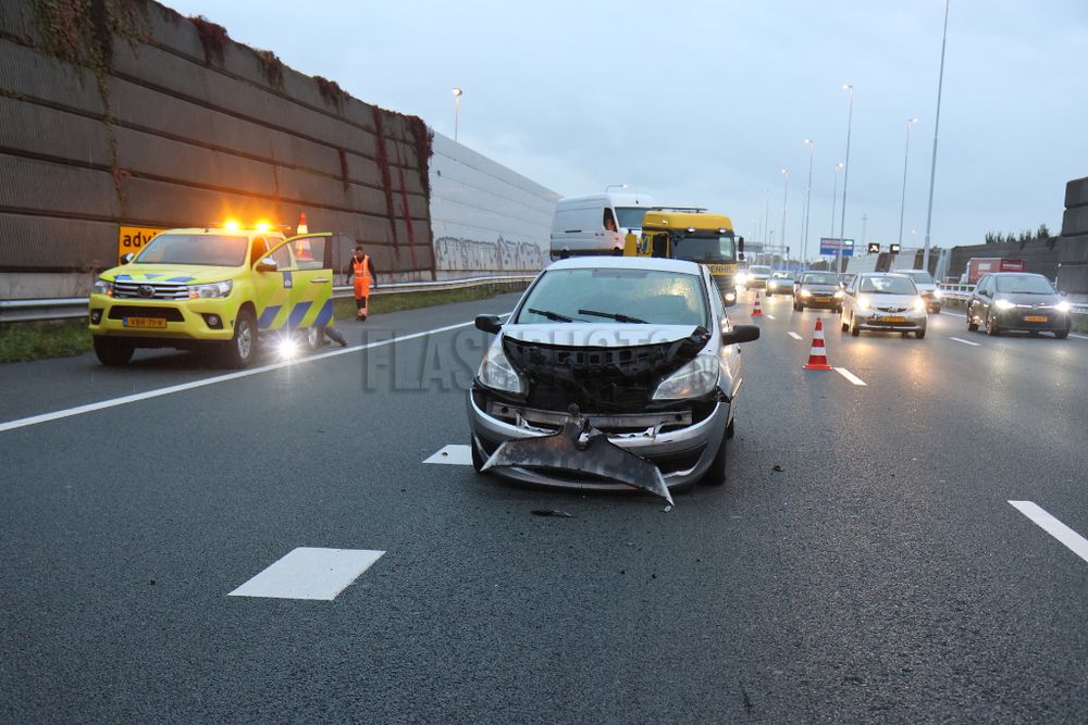 Kop-staart botsing voor de Keteltunnel
bron: Flashphoto NL