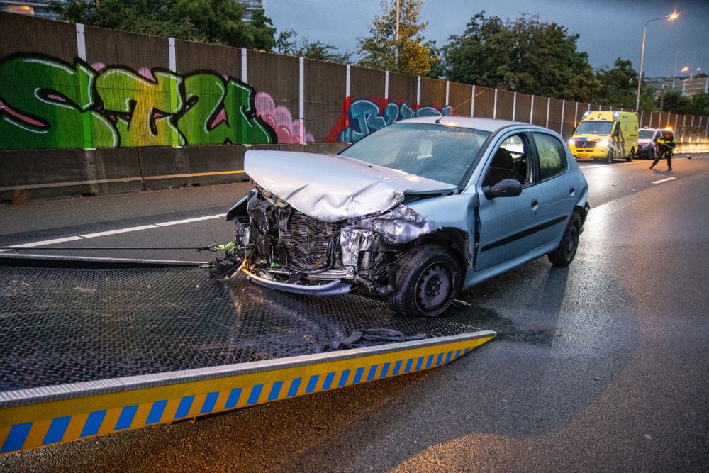 Verbindingsweg A20 afgesloten na ongeval, bestuurster komt met de schrik vrij
bron: Flashphoto NL