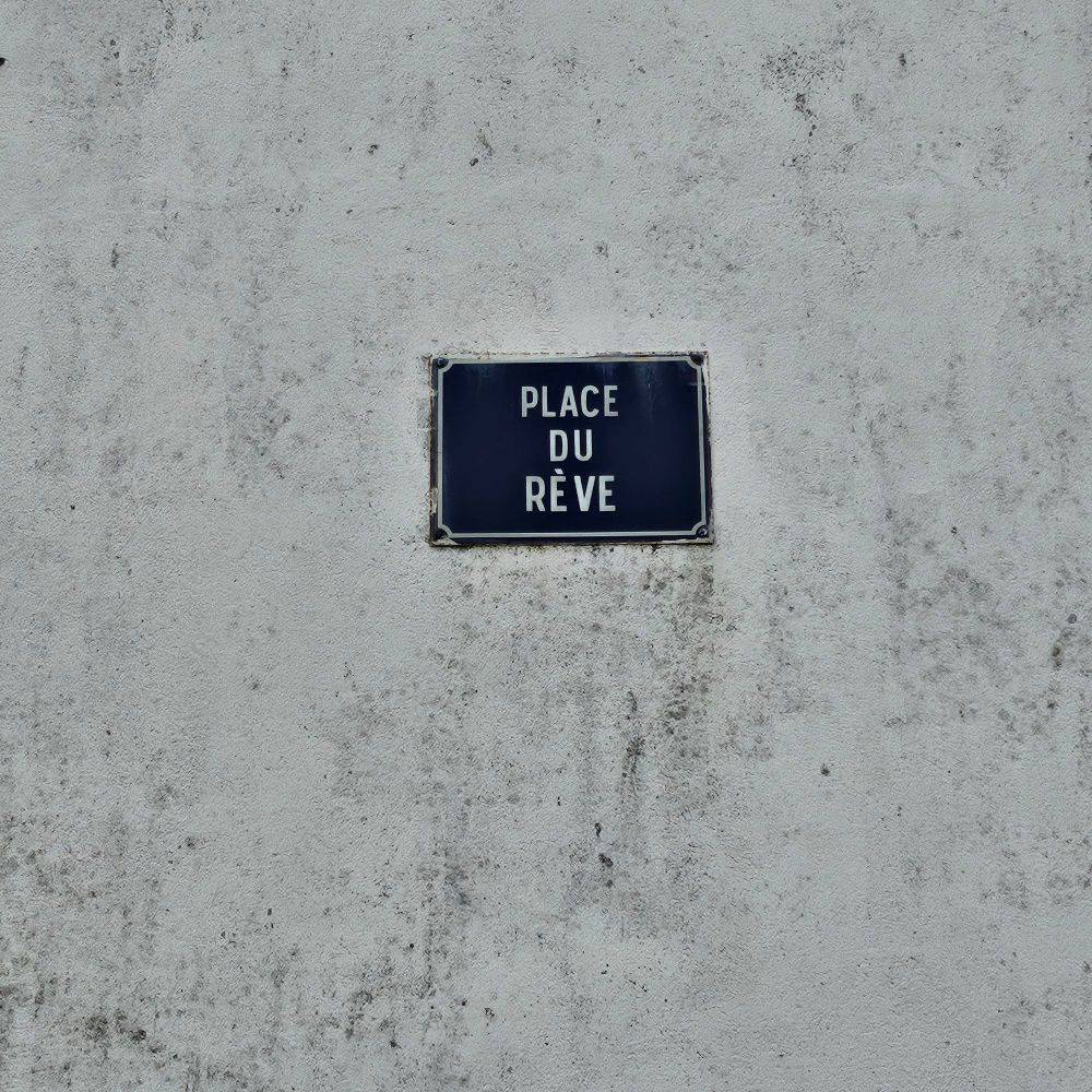 Une plaque de rue "Place du Rêve". Le Bois-Plage, Île de Ré.