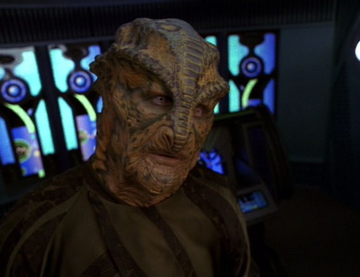 Henry Woronicz as the Voth molecular palaeontologist Forra Gegen 
