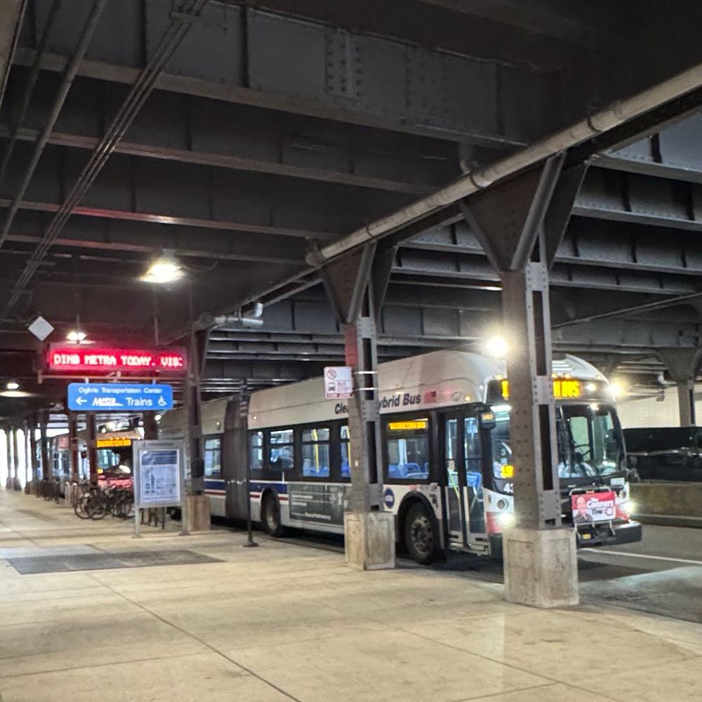 photo of two cta instruction buses laid over before the Washington/Canal bus stop under ogilvie. they’re both articulated buses of the same model with the freaky tops. like a dinosaur. with the same prolonged arch along the length of the bus.