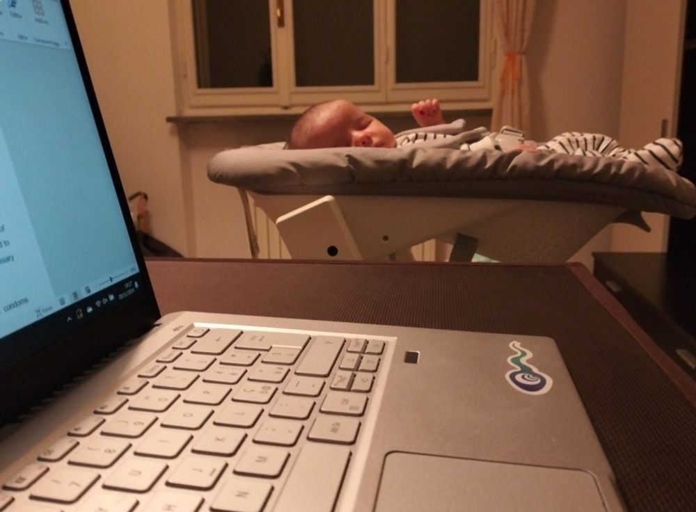 Next to my pc, my daughter (apparently) peacefully sleeping