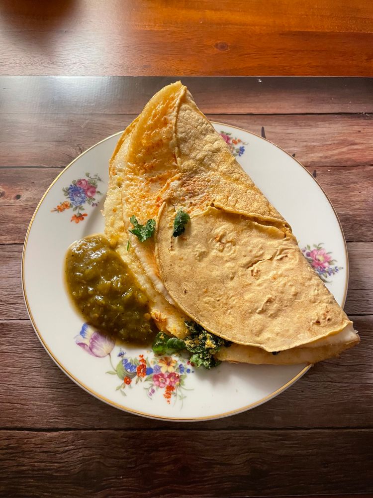 egg whites {100}
corn tortillas {87}
avocado oil {30}
salsa verde {10}
cilantro, chamayo chili, nutritional yeast 💛

{230 cal … 23p … 22c … 4f}
{2g fiber, 1g sugar}