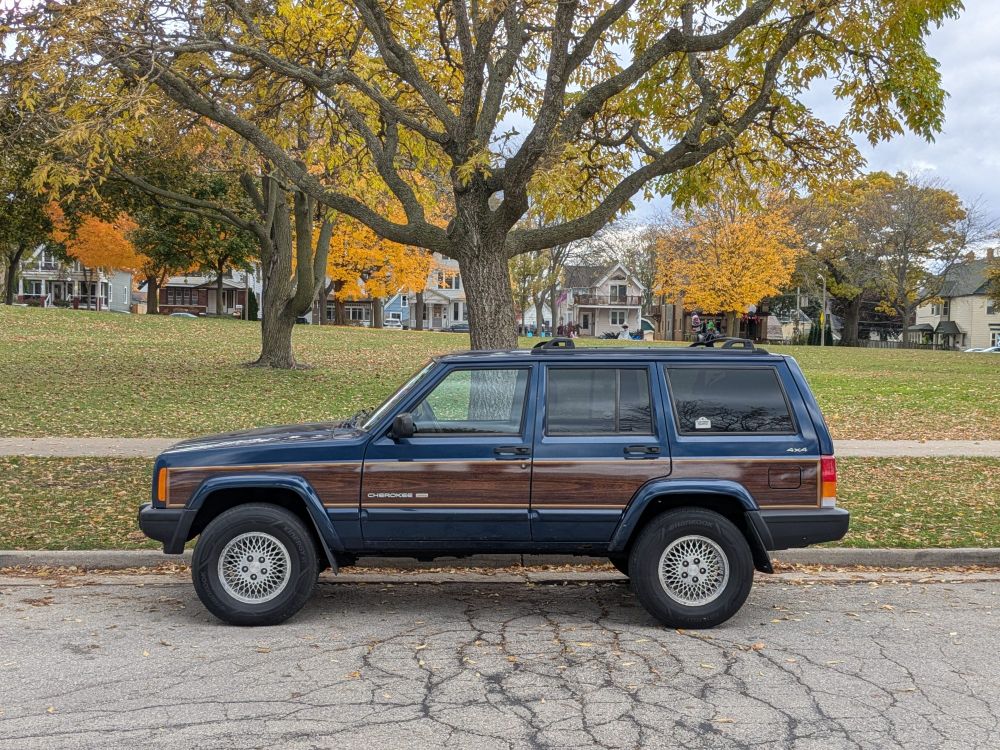 Patriot Blue 2001 Jeep Cherokee XJ with wood grain paneling 
