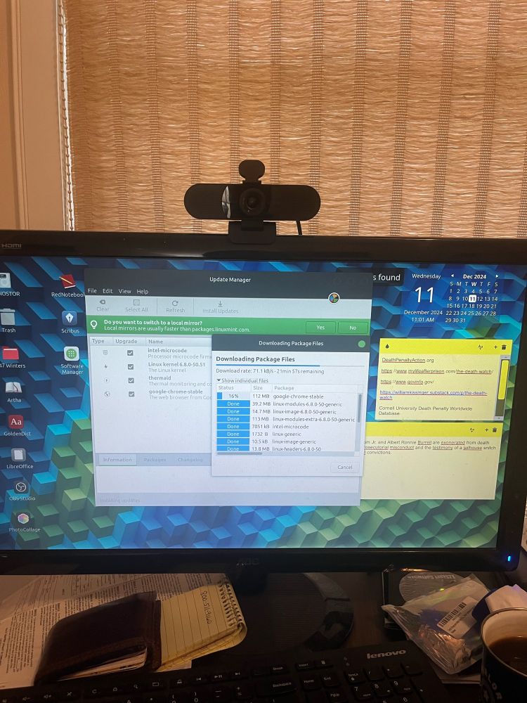 Computer running #Linux Mint updating itself with ZERO problems.